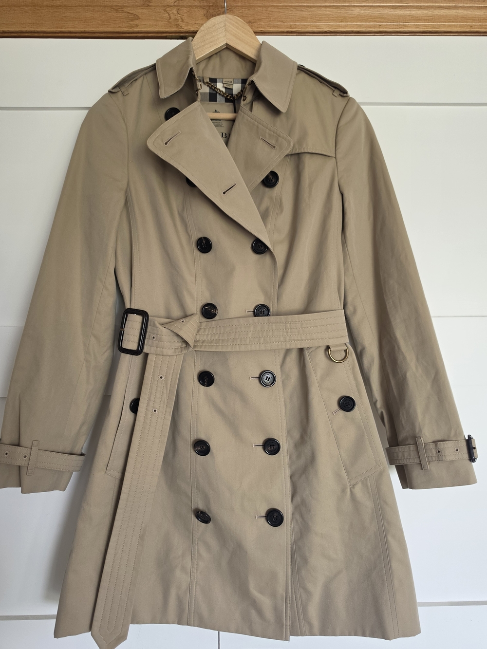 Burberry Sandringham Classic Women's Trench Coat in Honey